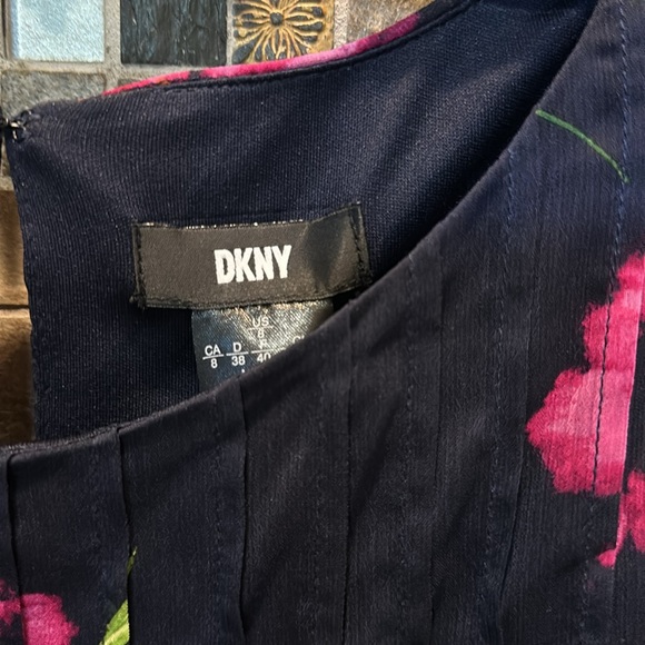 Sheer short sleeve Gibsonlook midi dress navy with pink floral pattern DKNY - Picture 3 of 3